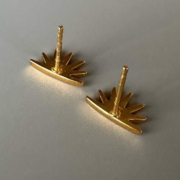 24k Gold Vermeil Simple Half Circle Spike Stud Earrings - Picture 7 of 10